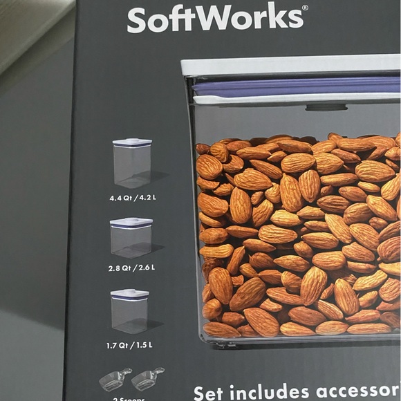 Brand new OXO pop containers 3 piece set + 2 scoops - Picture 3 of 3